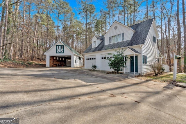 view of front of house featuring a shingled roof