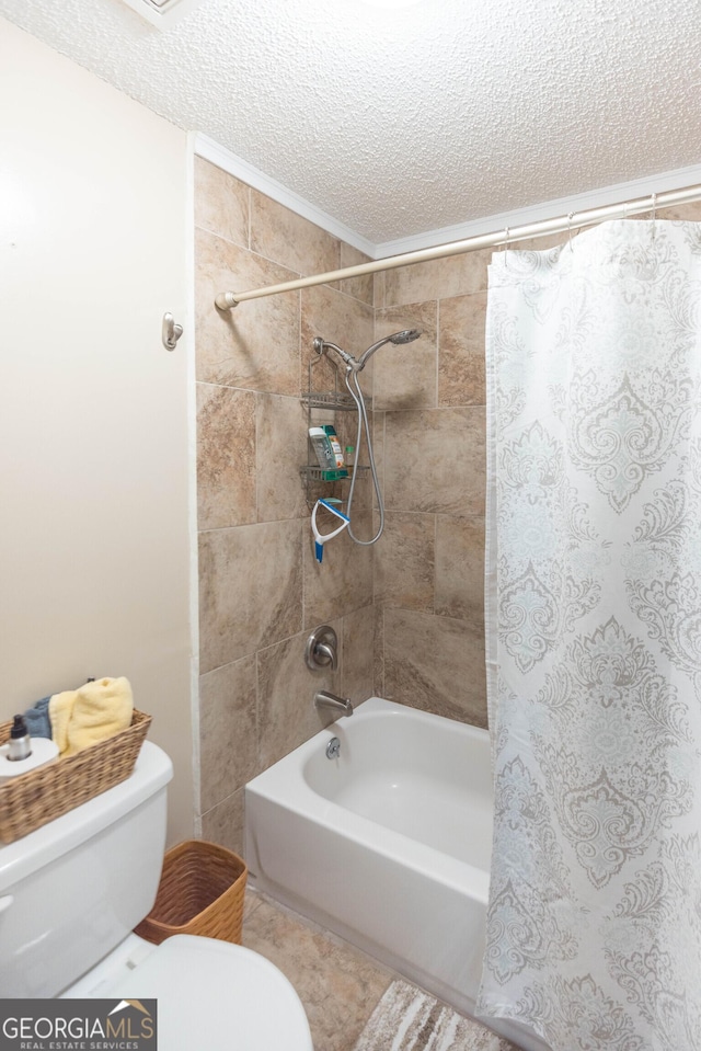 bathroom featuring toilet, a textured ceiling, and shower / tub combo with curtain