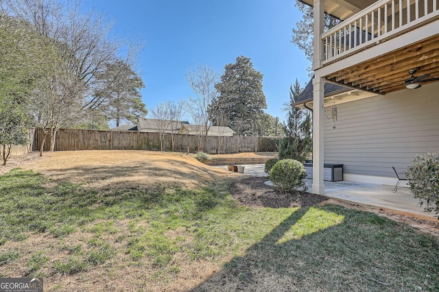 view of yard with a patio area, a fenced backyard, and ceiling fan