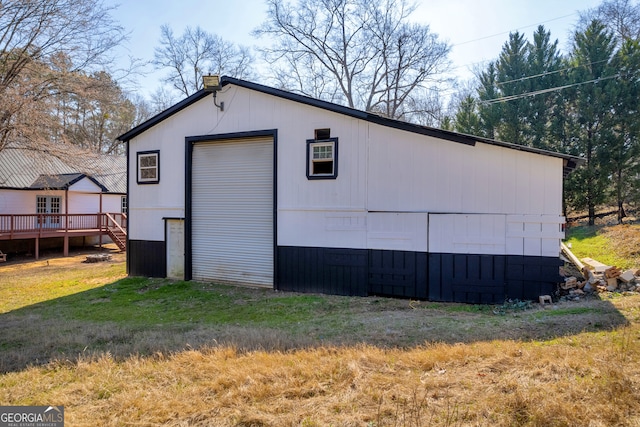 view of detached garage