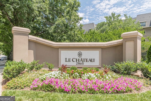 view of community / neighborhood sign