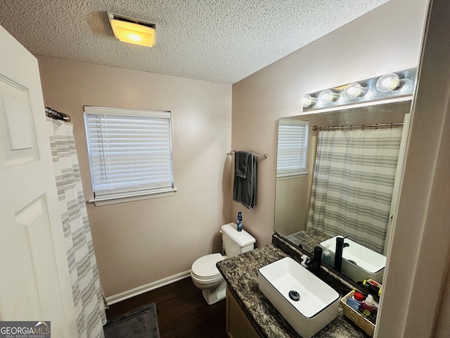 full bath with toilet, a textured ceiling, wood finished floors, and a shower with shower curtain