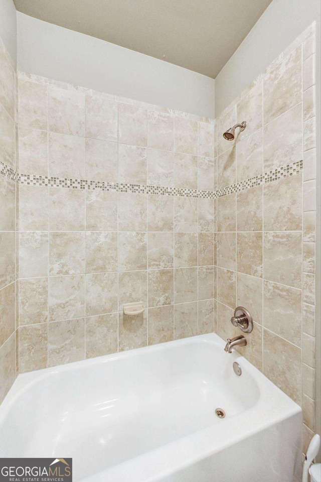 bathroom with bathtub / shower combination