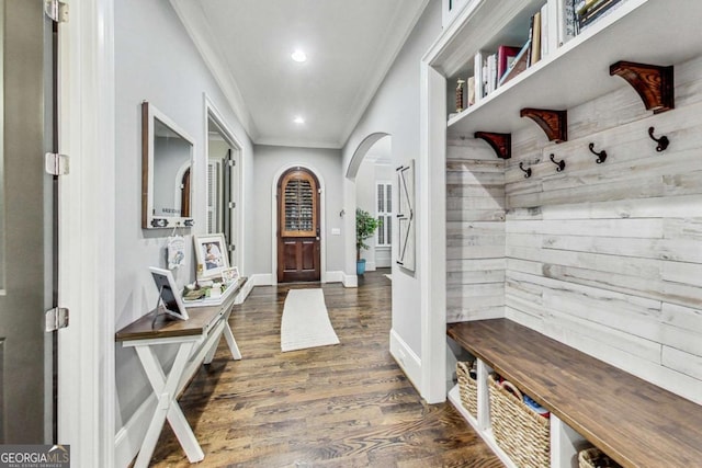 mudroom with baseboards, arched walkways, ornamental molding, wood finished floors, and recessed lighting