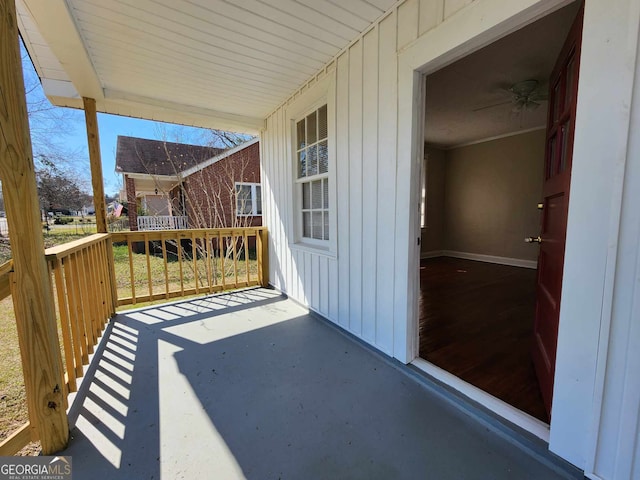 view of patio / terrace with covered porch