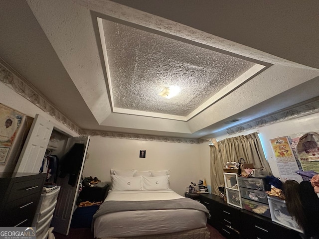 5546 Wellborn Creek Dr, Lithonia, GA 30058 - bedroom with a tray ceiling and a textured ceiling