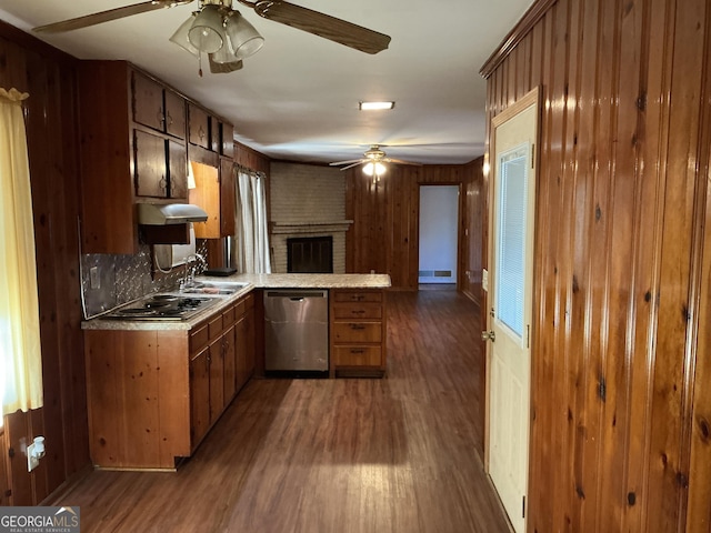 kitchen with a peninsula, a sink, dark wood finished floors, and dishwasher