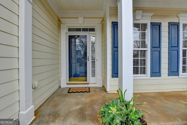 doorway to property with covered porch