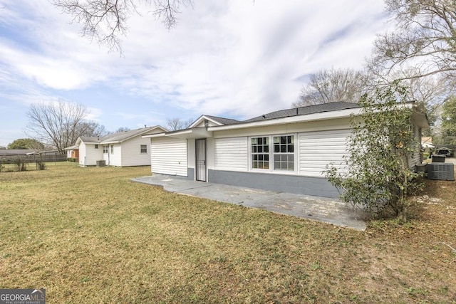 view of front of home featuring a front yard and central AC