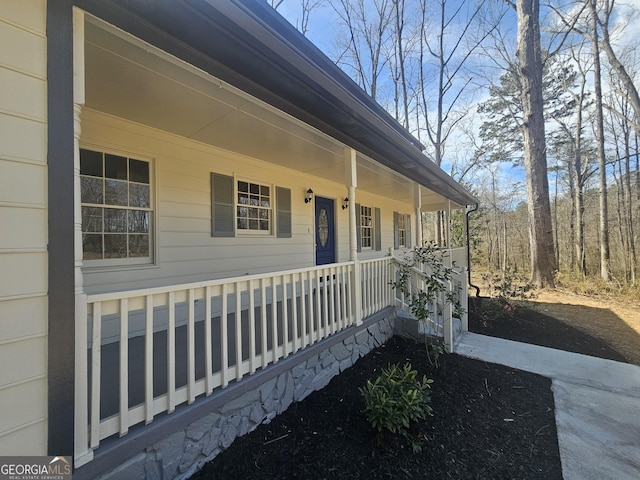 view of front of property featuring a porch