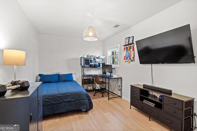 bedroom with light wood-style flooring, baseboards, and visible vents