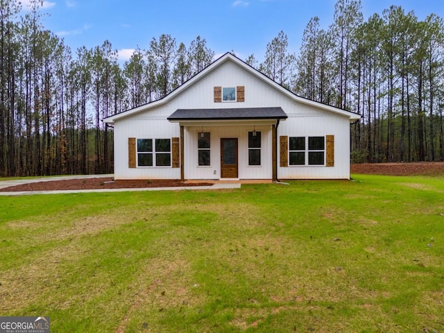 modern inspired farmhouse with a front yard