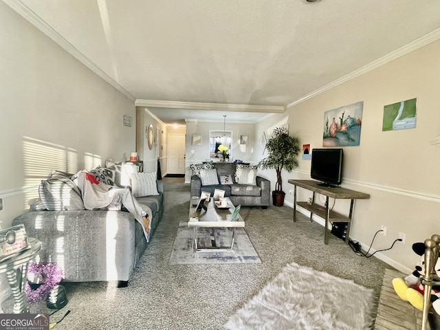 living room featuring carpet floors, baseboards, and crown molding