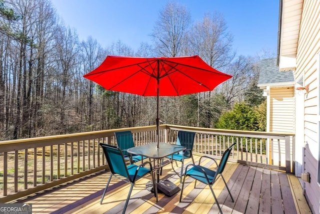 deck featuring outdoor dining space