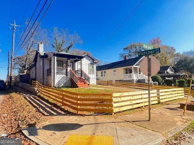 view of front of house with a fenced front yard