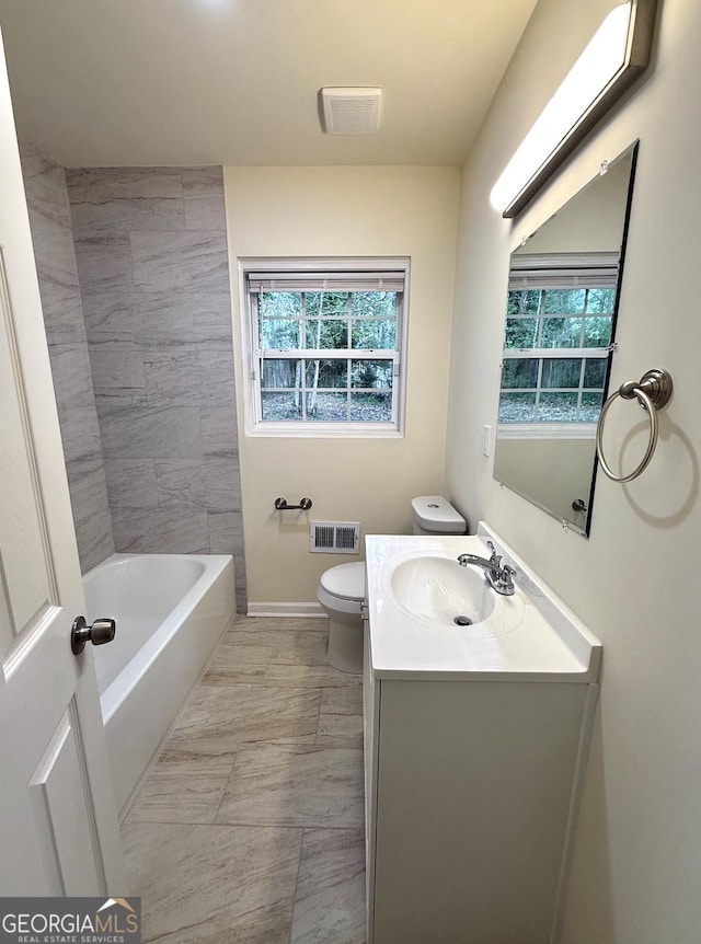 full bath featuring toilet, baseboards, visible vents, and vanity