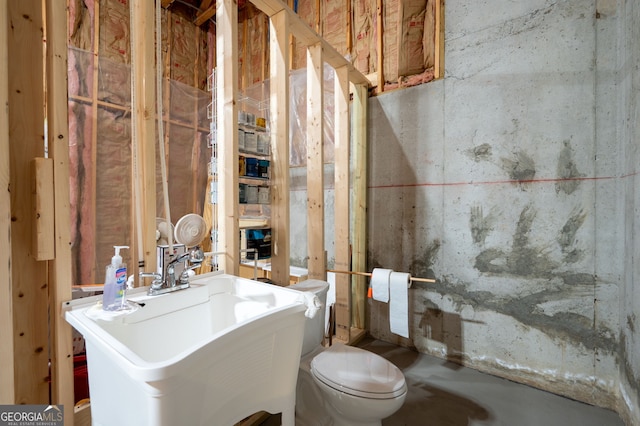 bathroom featuring a sink and toilet