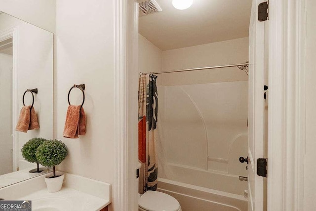 full bathroom with toilet, visible vents, shower / tub combo with curtain, and vanity