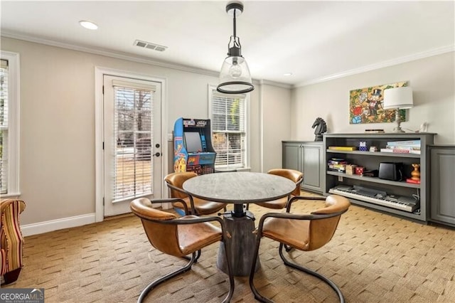 dining space featuring recessed lighting, visible vents, crown molding, and baseboards