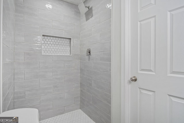 bathroom featuring tiled shower