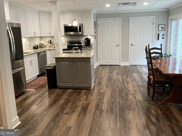 kitchen with stainless steel appliances, visible vents, dark wood-type flooring, and white cabinetry