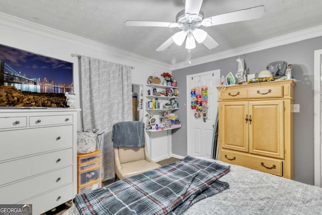 bedroom featuring ceiling fan, a textured ceiling, baseboards, and crown molding