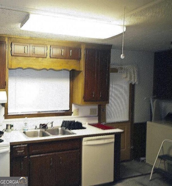 5472 Bishops Cir, Norcross, GA 30093 - kitchen with light countertops, a sink, range hood, electric range oven, and dishwasher