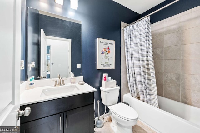 bathroom featuring shower / bathtub combination with curtain, baseboards, vanity, and toilet