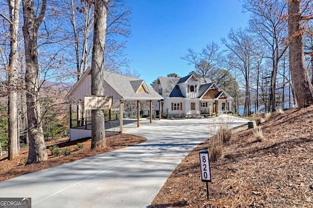 view of front of home with driveway