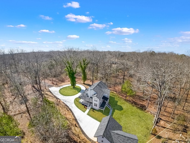 bird's eye view featuring a wooded view