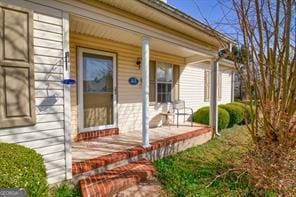 property entrance featuring a porch