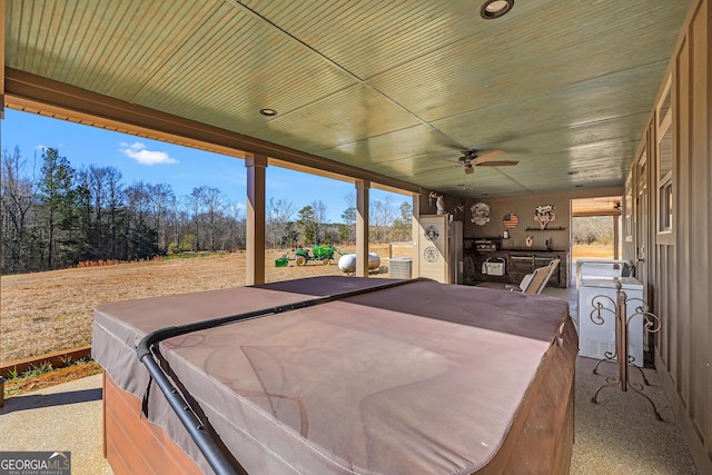 view of patio featuring washer / dryer and ceiling fan