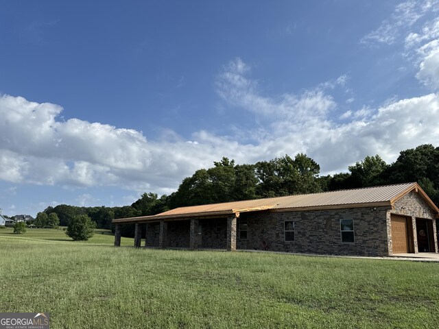 view of front of house with a view of trees and a front yard