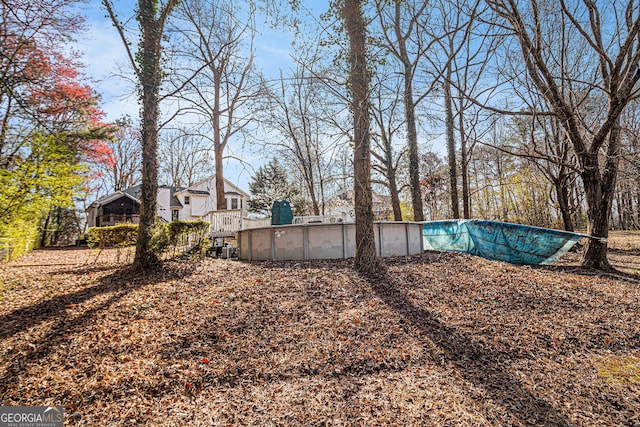 view of yard with an empty pool