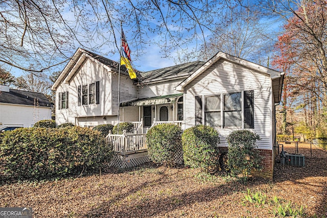 tri-level home with central AC and fence