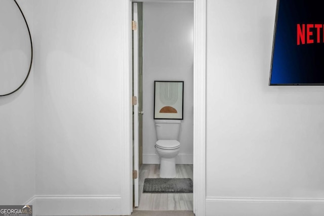 2850 Stonehall Ct SE, Smyrna, GA 30339 - bathroom with wood finished floors, toilet, and baseboards