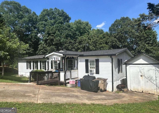 manufactured / mobile home with a shed and an outdoor structure