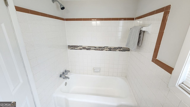 full bathroom with washtub / shower combination