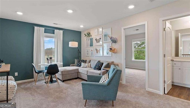 living room featuring carpet floors, baseboards, visible vents, and recessed lighting