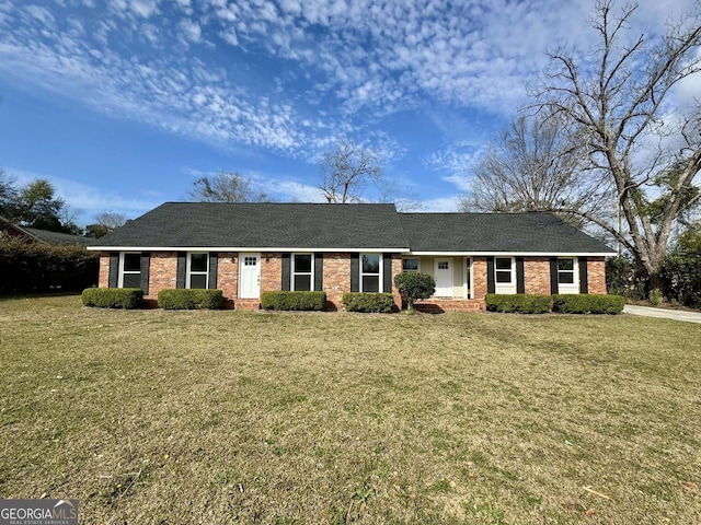 ranch-style house featuring a front lawn and brick siding