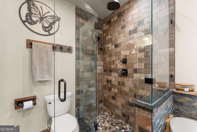 full bathroom with a tile shower and toilet