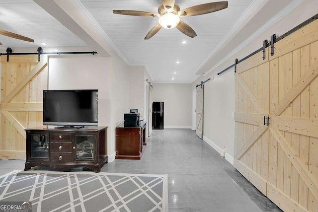 unfurnished living room with crown molding, recessed lighting, a barn door, a ceiling fan, and baseboards