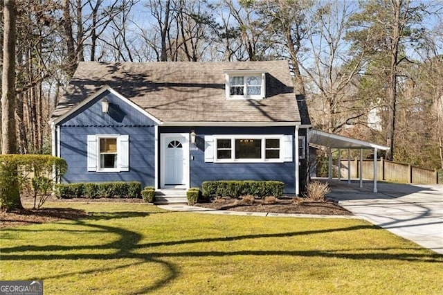 view of front of house with an attached carport, driveway, and a front yard