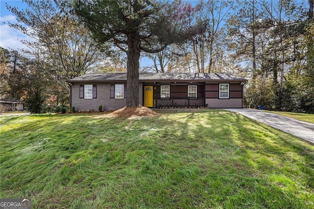 ranch-style home featuring driveway and a front yard