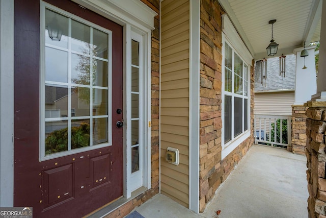 entrance to property featuring covered porch