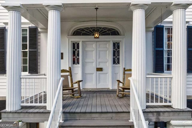 entrance to property featuring covered porch