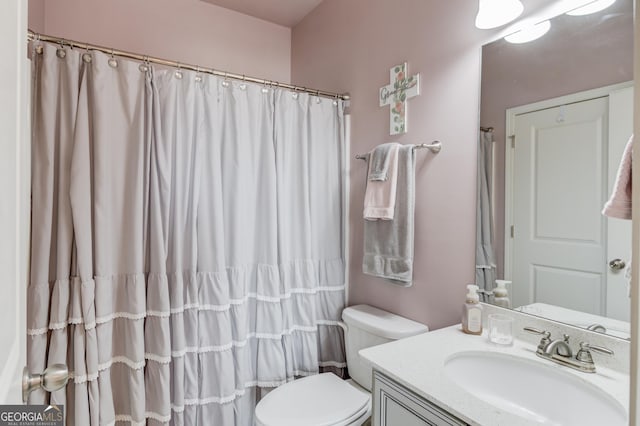 bathroom with a shower with shower curtain, vanity, and toilet