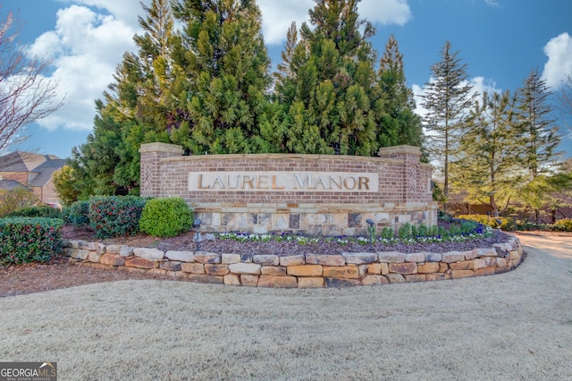 view of community / neighborhood sign