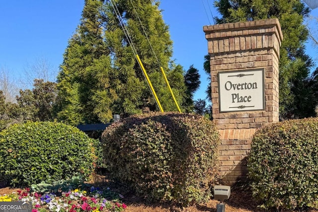 view of community / neighborhood sign