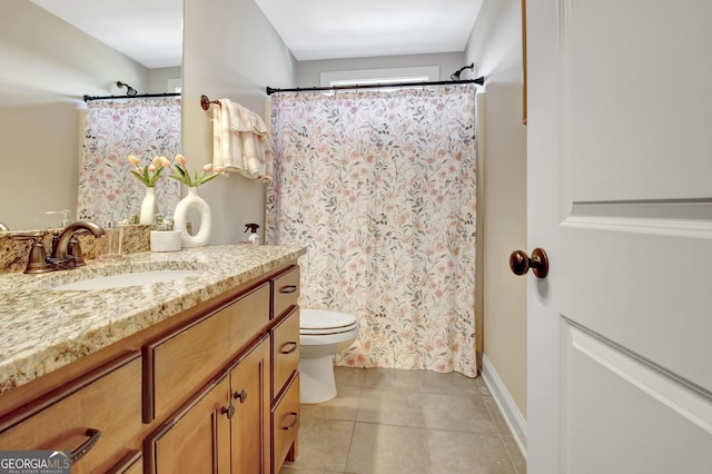 full bathroom featuring curtained shower, toilet, vanity, baseboards, and tile patterned floors